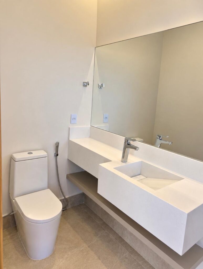 Lavabo da casa térrea no Condomínio Alto do Sion, Atibaia