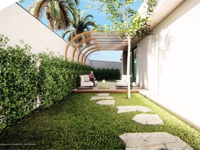 Jardim lateral com pergolado das casas do Residencial Pitangueiras